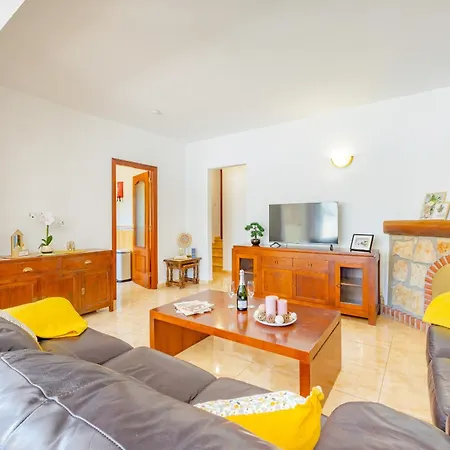 Inia Villa *